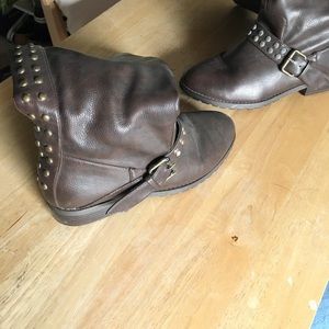 Brown zipper boots